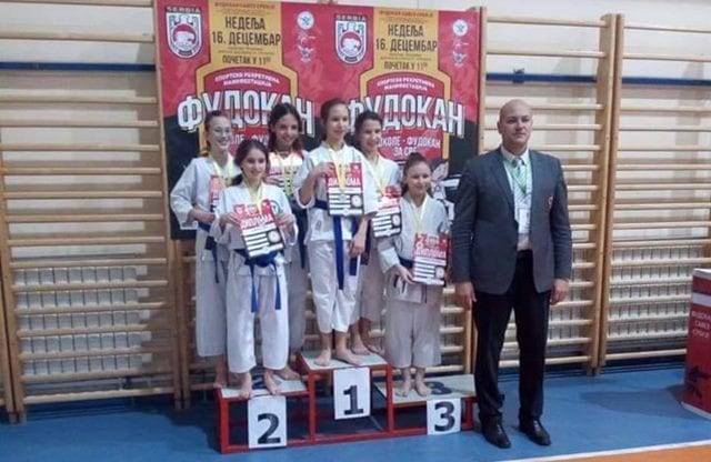 Karatisti Nemanje na školskom prvenstvu, osvojeno 17 medalja 2 nemanja1