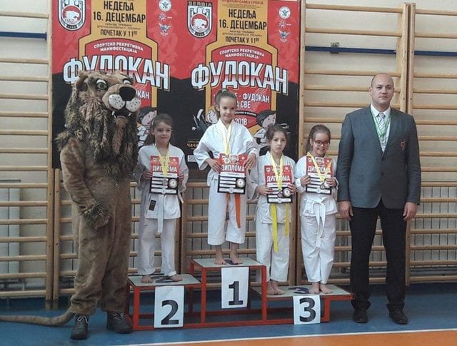 Karatisti Nemanje na školskom prvenstvu, osvojeno 17 medalja 3 nemanja3