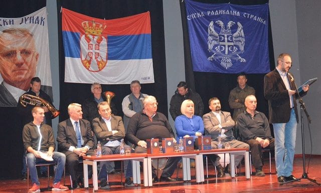 Šešelj posetio Lučane: Došao je star, došao je sed... 1 seselj
