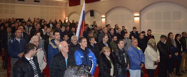 Šešelj posetio Lučane: Došao je star, došao je sed... 2 seselj1