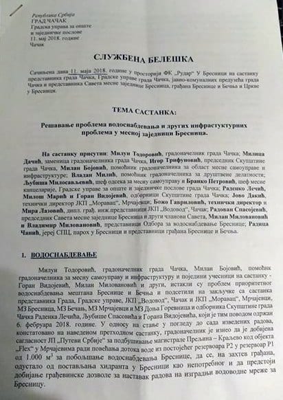 Probijaju led na reci da bi napojili stoku 1 beleska