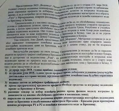Probijaju led na reci da bi napojili stoku 2 beleska1