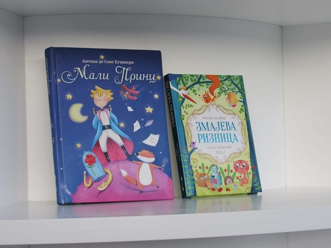 Lanac predškolaca preneo poslednjih 50 knjiga u novu zgradu biblioteke 6 biblioteka5