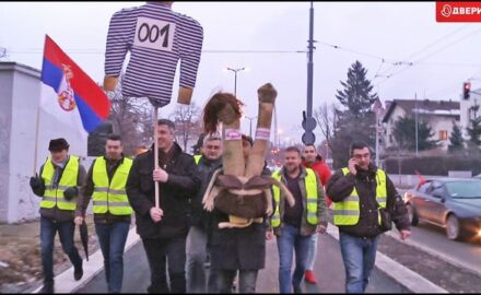 dveri-protest