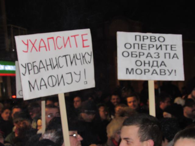 Na prvom protestu u Čačku između 1.500 i 2.000 Čačana 24 protest9b