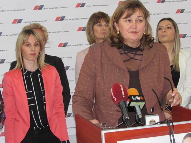 Neiskrene žene SNS-a 2 sns1