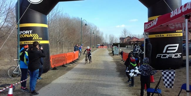 Dve medalje za bicikliste Borca na Prvenstvu Srbije u ciklo krosu 2 Bojan Vasovic prolazi kroz cilj