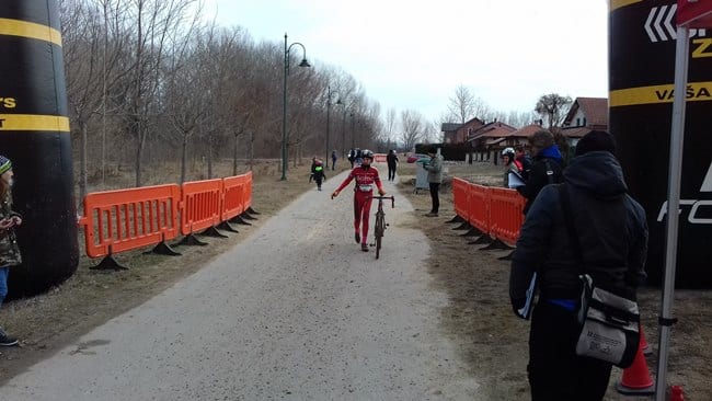 Dve medalje za bicikliste Borca na Prvenstvu Srbije u ciklo krosu 3 Bosko Velicic prolazi kroz cilj