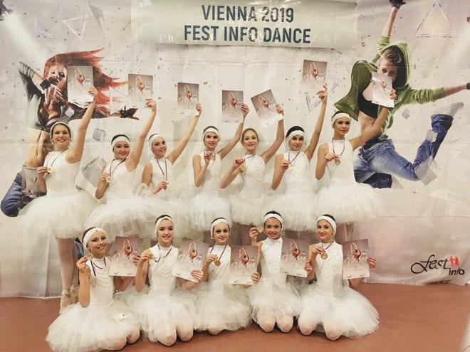 Uspeh čačanskih balerina u Beču 1 balerine 1