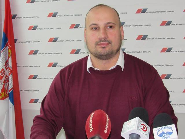 SNS: Na protestima u Čačku između 600 i 900 Čačana 2 pareznovic