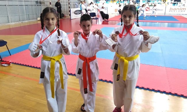 Devet medalja za KK Pobednik 032 2 Pobednik 032