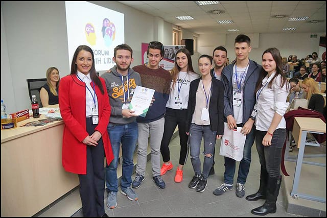 Zahvaljujemo-srednjo_kolcima-Prve-beogradske-gimanzije--_to-su-uveli_ali-Forum-mladih-lidera!
