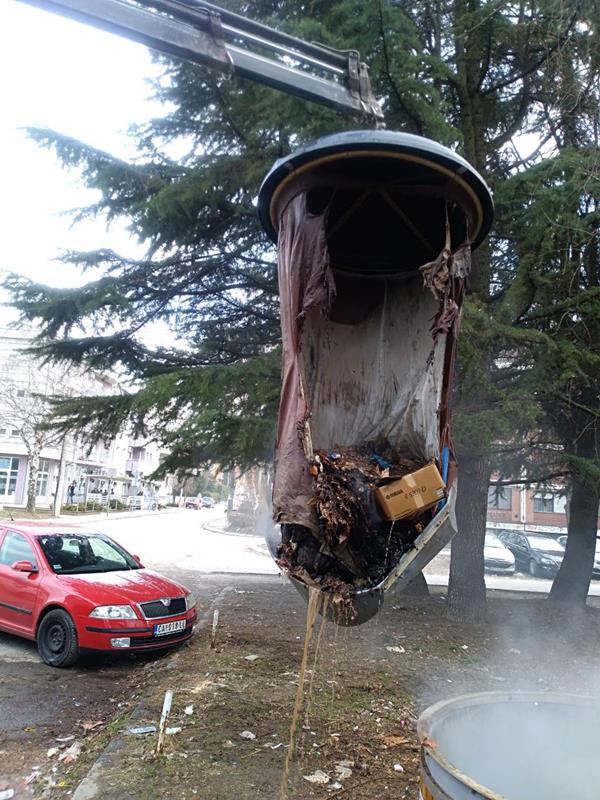 Goreo još jedan podzemni kontejner 3 kontejner