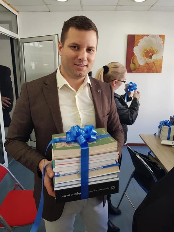 Naprednjaci poklonili 200 knjiga Gradskoj biblioteci 3 sns2