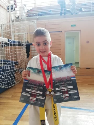 12 takmičara - 17 medalja 4 kk nemanja1