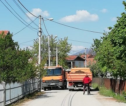 Teški kamioni nam uništavaju ulicu 1 ulica1 1