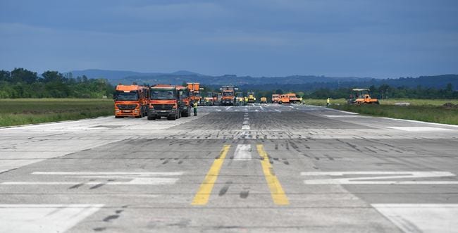 U toku radovi na aerodromu Morava (FOTO, VIDEO) 1 morava1