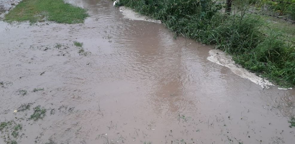 Izlio se kanal, meštani prete blokadom magistrale 2 voda