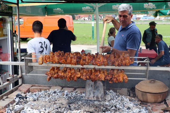 Više od 15 ekipa priprema hajdučki ćevap 1 GUCA HAJDUK FEST 13072019 MNA MILOS LUKIC 05