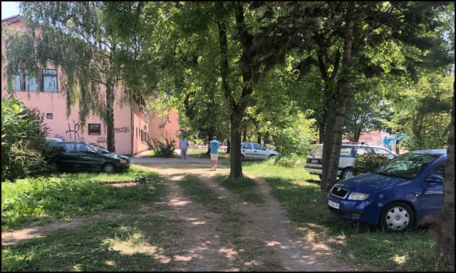 Totalni raspad sistema 2 parkiranje kod Medicine rada 2