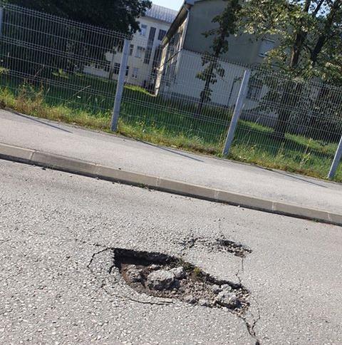 Saniranje rupe u Čačku, nova metoda 3 rupa 1