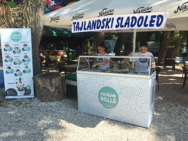 Tajlandski sladoled i na gradskoj plaži 1 tajlandski sladoled