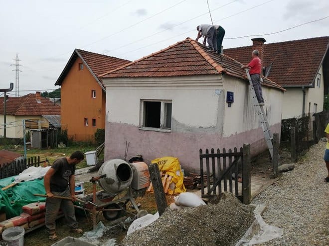 Čačanski privrednik obnavlja kuću ratnom veteranu 1 zoran 1