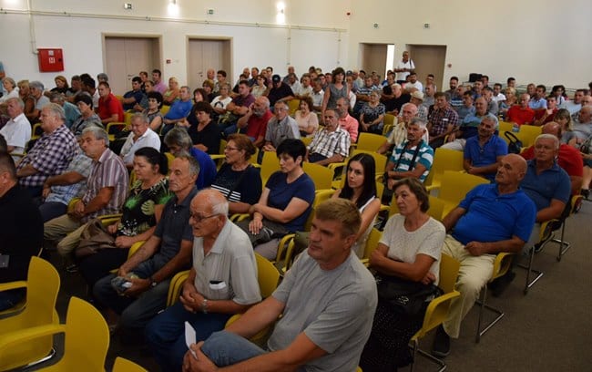 Uručeni ugovori za 160 poljoprivrednika 1 CACAK POLJOPRIVREDA SUBVENCIJE 23082019 MNA KABINET GRADONACELNIKA 01