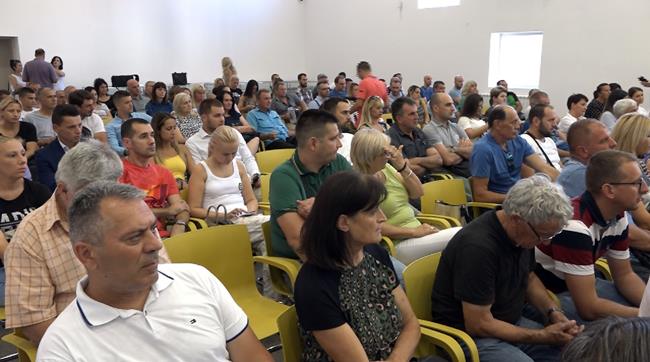 Uručeno 117 ugovora za novo zapošljavanje i samozapošljavanje 3 CACAK ZAPOSLJAVANJE UGOVORI 21082019 MNA TELEMARK 01