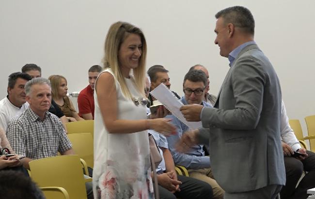 Uručeno 117 ugovora za novo zapošljavanje i samozapošljavanje 2 CACAK ZAPOSLJAVANJE UGOVORI 21082019 MNA TELEMARK 02