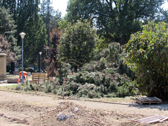 Zbog Ulice 10 ruše deo malog parka 4 park4