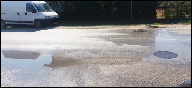Pukla cev, voda danima ističe na ulicu 1 vodovod pukla cev