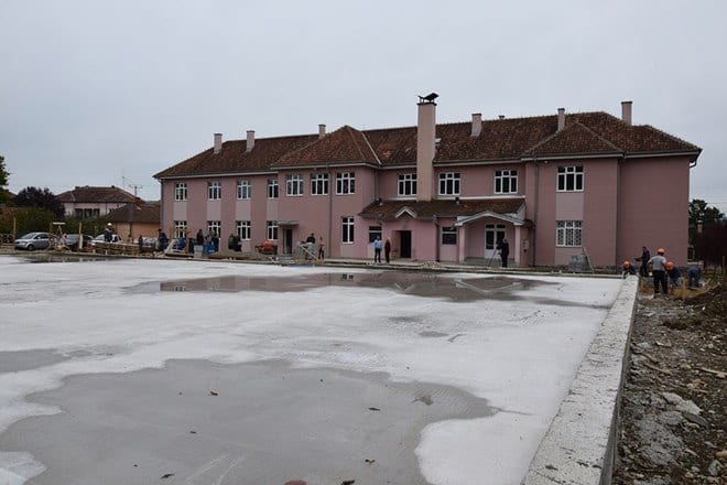 Gradi se fiskulturna sala u Bresnici 1 CACAK BRESNICA SKOLA SALA 05102019 MNA PRES SLUZBA GRADA CACKA 01