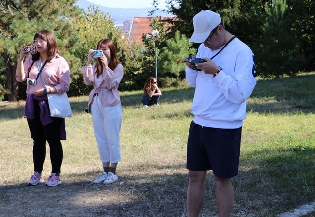 Kinezi na proputovanju kroz Srbiju, posetili i Spomen park 1 CACAK KINEZI SPOMEN PARK 01102019 MNA MILOS LUKIC 01