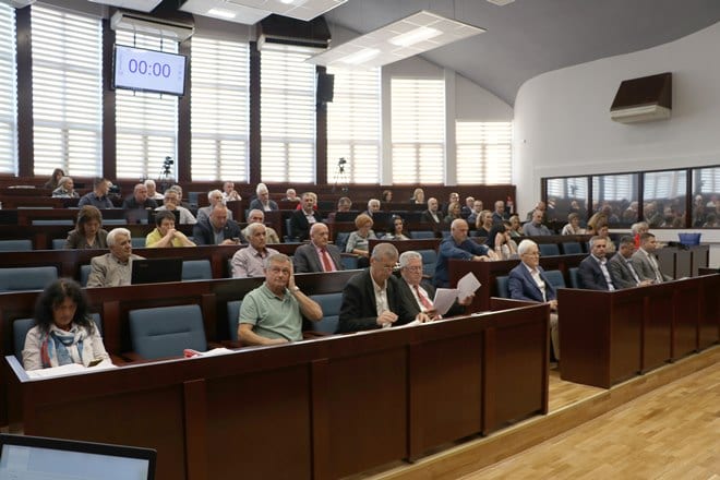 Sve tačke dnevnog reda izglasane za 12 minuta 1 CACAK SKUPSTINA SEDNICA 25102019 MNA MILOS LUKIC 01