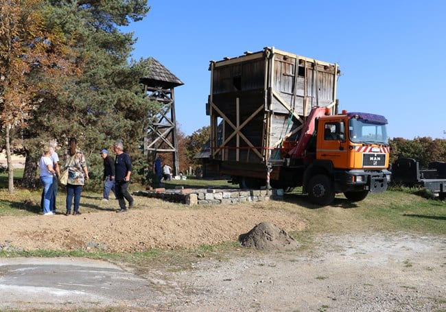 Gavrovića čardak iz 19. veka preseljen u crkvenu portu 2 PRANJANI GAVROVICA CARDAK 20102019 MNA ZAVOD MILOS LUKIC 01