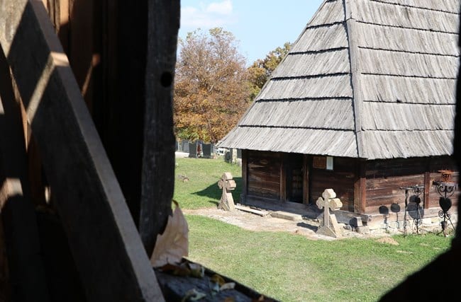 Gavrovića čardak iz 19. veka preseljen u crkvenu portu 4 PRANJANI GAVROVICA CARDAK 20102019 MNA ZAVOD MILOS LUKIC 04