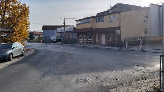 Nebezbedna krivina, vratite ležećeg policajca 3 trbusani2