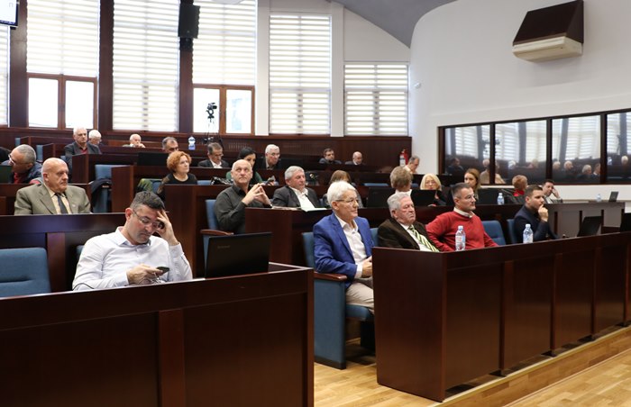 SNS konačno rešila da čuje glas građana sa Ljubić Keja 2 CACAK SEKUPSTINA SEDNICA 27122019 MNA MILOS LUKIC 04