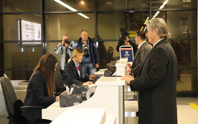 Zbog magle odložen prvi let sa aerodroma Morava (FOTO) 3 KRALJEVO LADJEVCI AERODROM MORAVA 17122019 MNA MILOS LUKIC 01