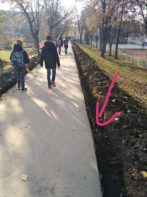 Roditelji: Kretanje bedemom nije bezbedno, mašine neobezbeđene 1 bedem4