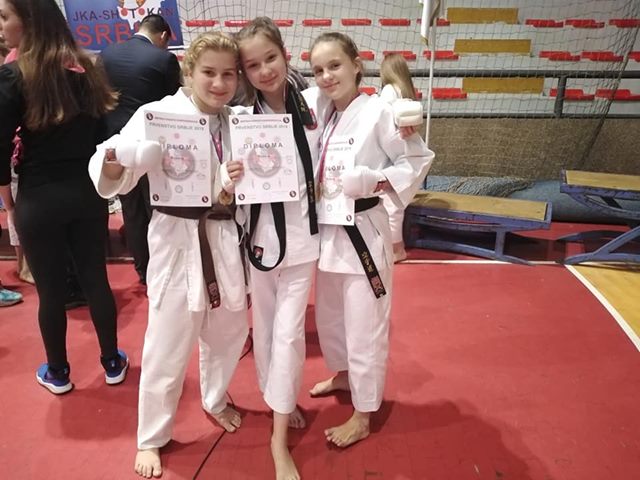 Srebro za Jovanu 2 karate1