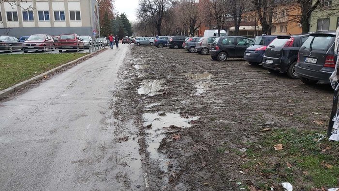 Gde su policija i komunalna, fakulteti u blatu 1 parking3
