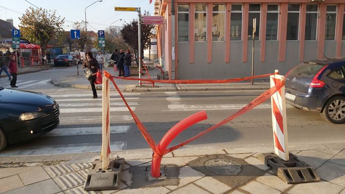 Postavlja se semafor za pešake kod Pošte 1 pesacki