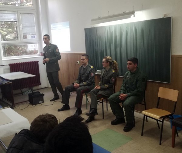Čačanski osnovci i srednjoškolci zainteresovani za vojne škole 1 vojne skole2
