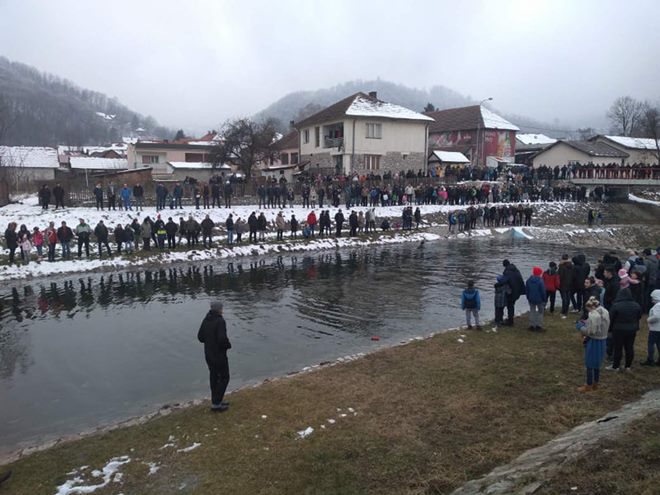 U Guči prva do Časnog krsta stigla devojka 2 GUCA BOGOJAVLJENJE PLIVANJE 19012020 MNA 01