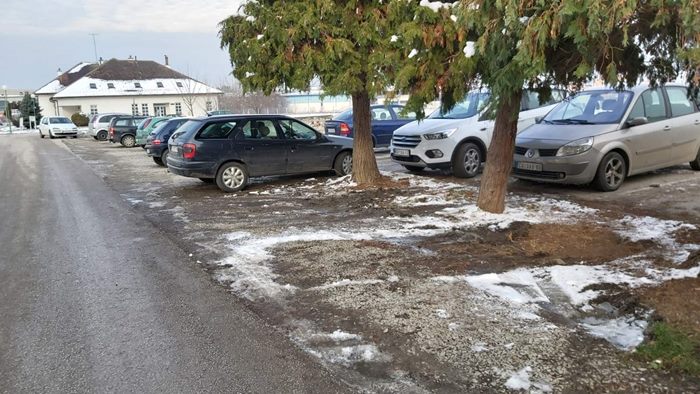 (NE)rešiv problem parkiranja u krugu bolnice? 1 bolnica krug1