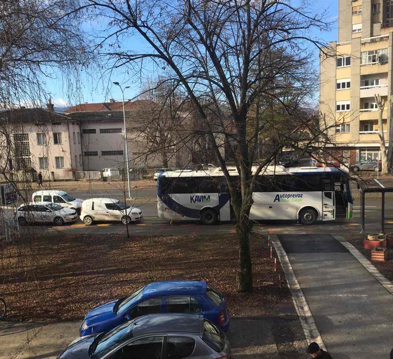 Pokvareni autobus blokirao Medicinu rada na četiri sata 3 medicina rada3