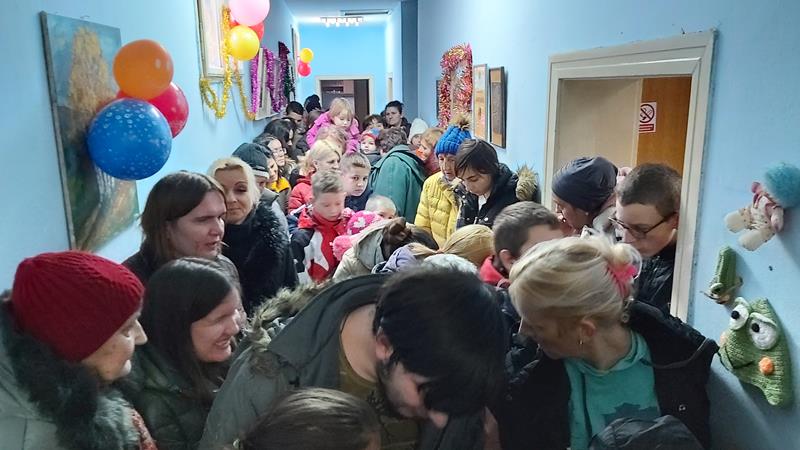 Neka se svako dete raduje Božiću: Podeljeno preko 2.000 paketića 1 paketici