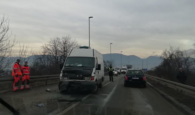 Četvoro povređenih na kružnom putu (FOTO) 4 CACAK NEZGODA 04022020 MNA 01